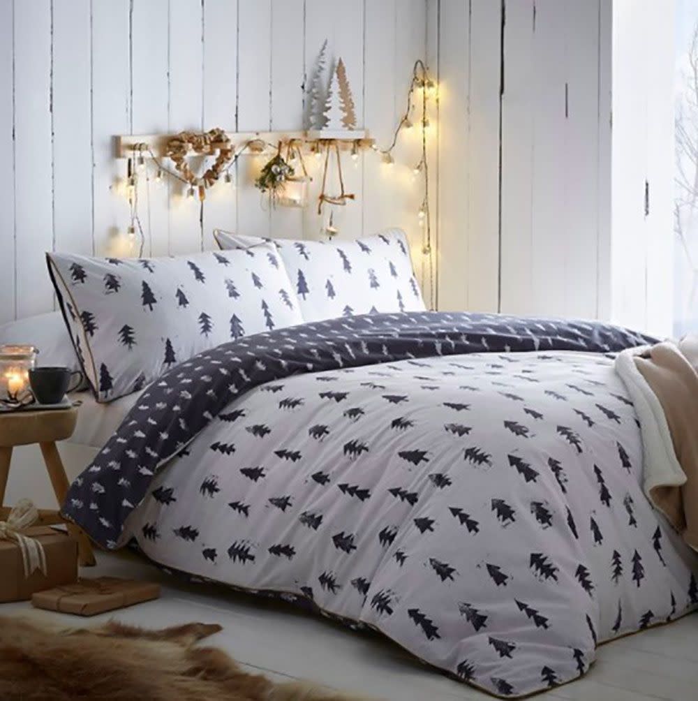 It S Not Too Late To Buy A Christmas Bedding Set To Get You Feelin