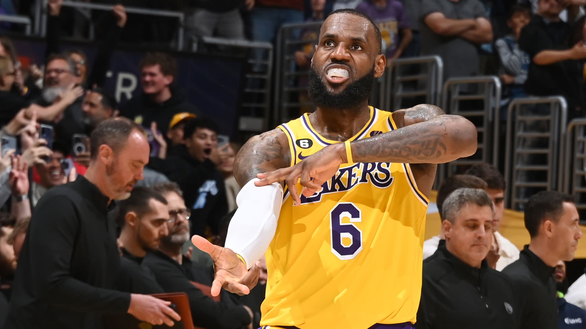 The Playoffs » Cesta no último segundo de LeBron garante vitória dos Cavs  sobre os Timberwolves