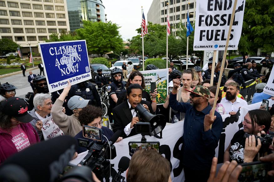 Tennessee state representative Justin Jones uses a megaphone as youth climate change activists from the group Climate Defiance attempt to blockade the White House Correspondents Association (WHCA) Dinner outside the Washington Hilton hotel in Washington, U.S. April 29, 2023.   REUTERS/Craig Hudson