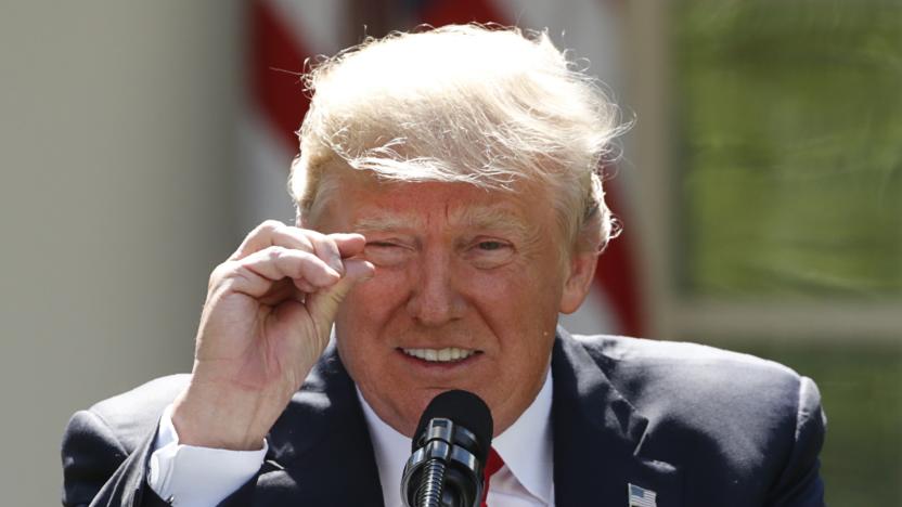 U.S. President Donald Trump refers to amounts of temperature change as he announces his decision that the United States will withdraw from the landmark Paris Climate Agreement, in the Rose Garden of the White House in Washington, U.S., June 1, 2017. REUTERS/Kevin Lamarque  TPX IMAGES OF THE DAY