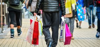 
UK consumer confidence rises in April