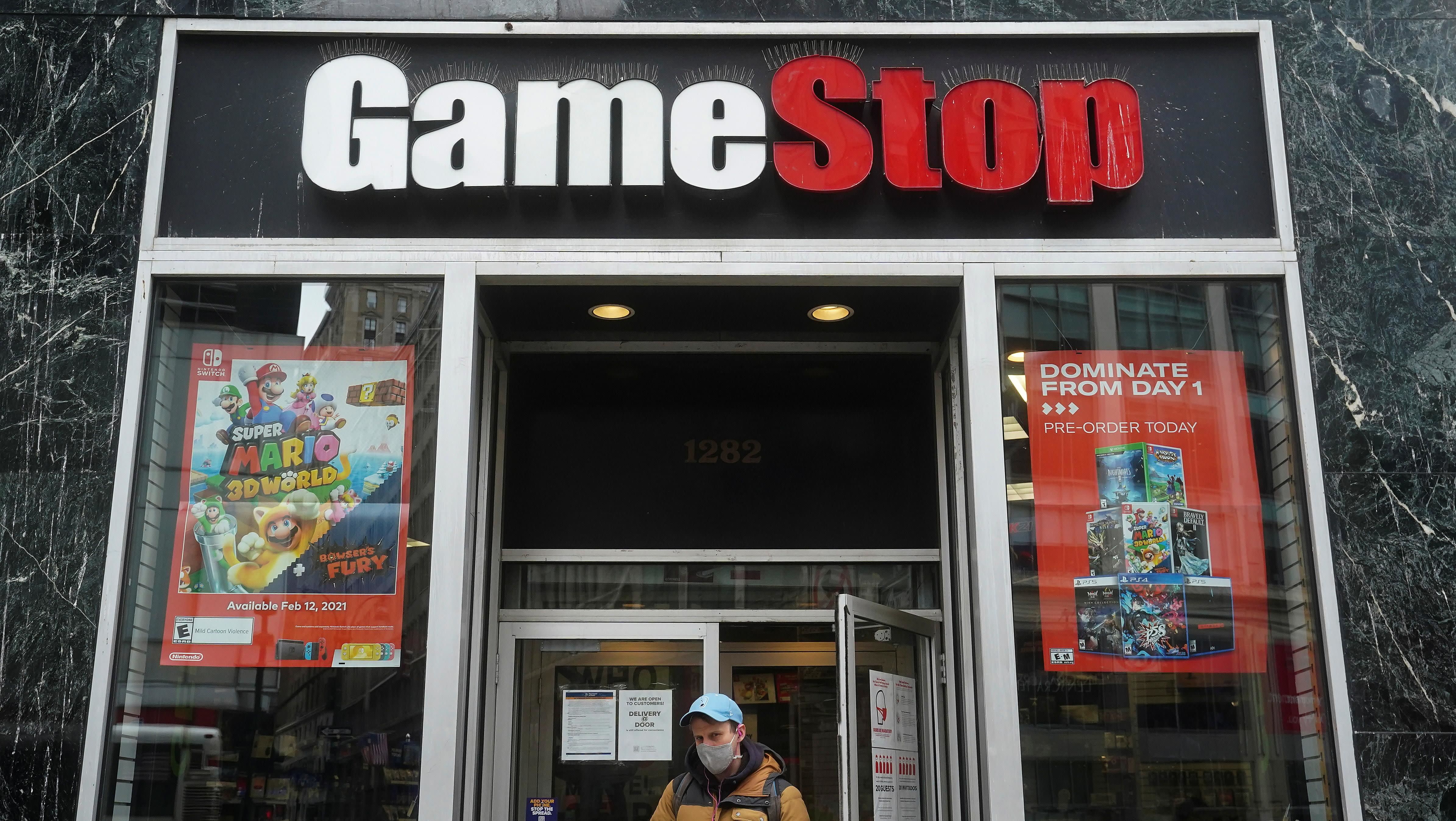 GameStop & AMC shares plummet after Robinhood & WeBull BLOCK 'Reddit rally'  as politicians slam move to help Wall Street