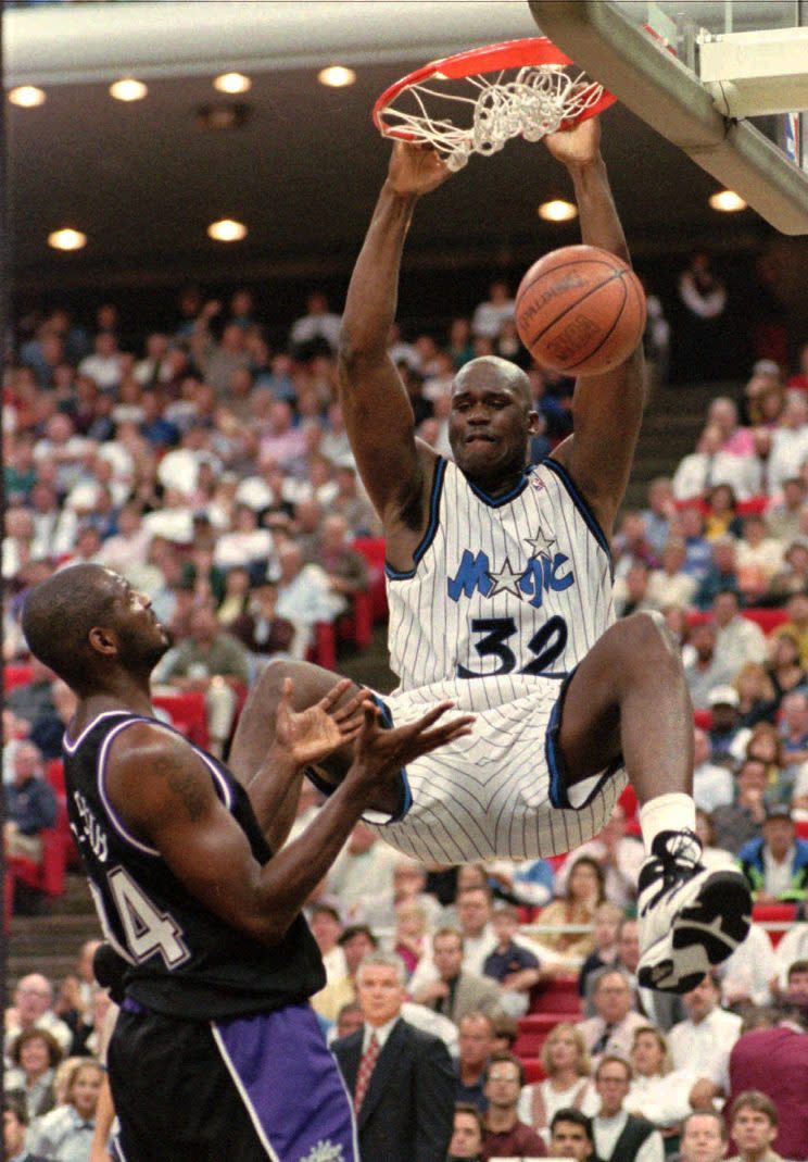 shaq wearing shaqnosis