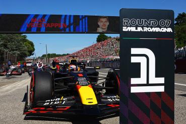 Red Bull車隊Max Verstappen成功抵禦Lando、拿下本季第五冠！