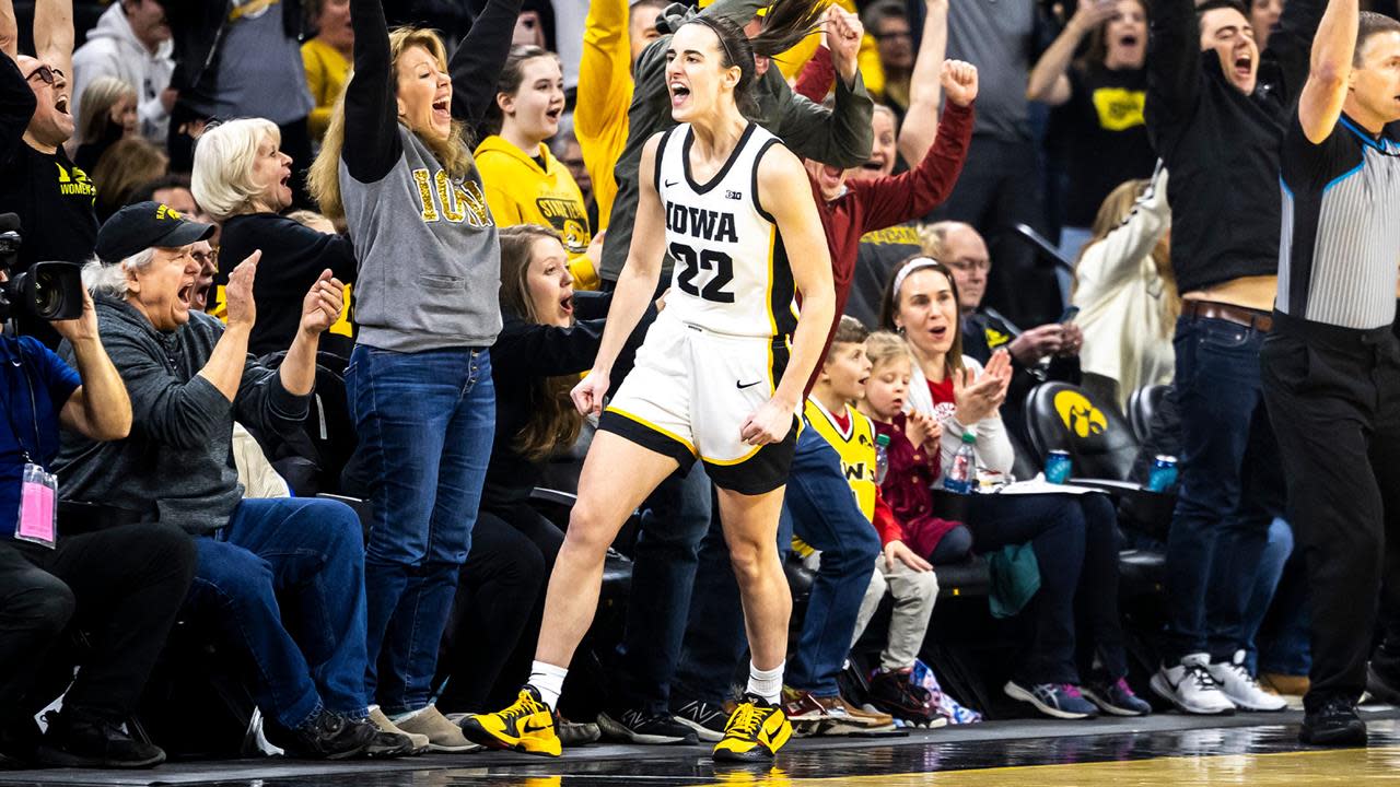 Caitlin Clark breaks NCAA women's basketball all-time scoring record, sets  single-game record as well - Yahoo Sports