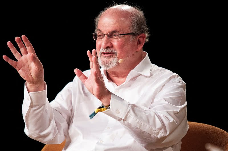 Salman Rushdie a perdu la vue d’un œil après l’attaque, selon un agent