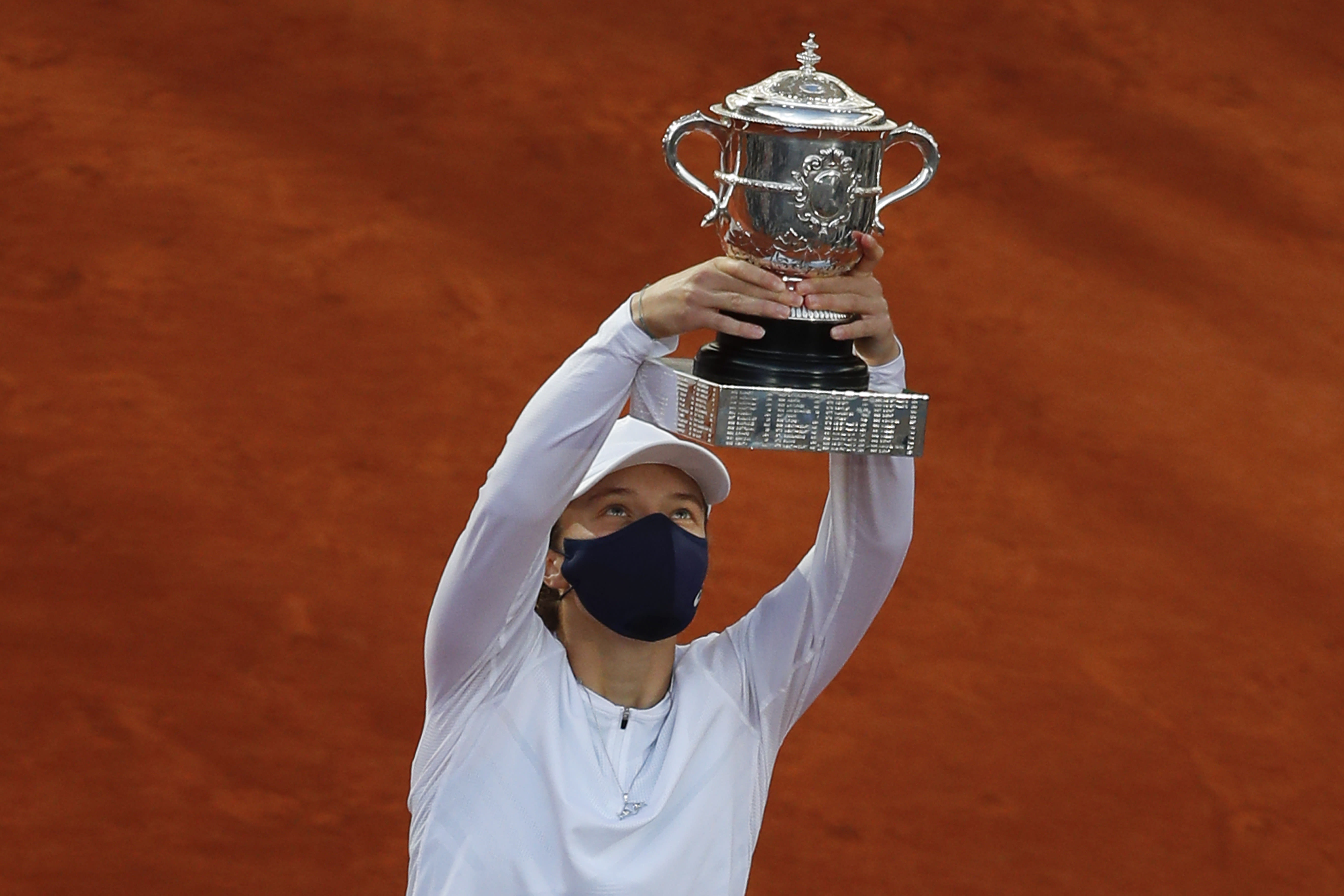 Just 19, ranked 54th, Swiatek wins French Open for 1st Slam