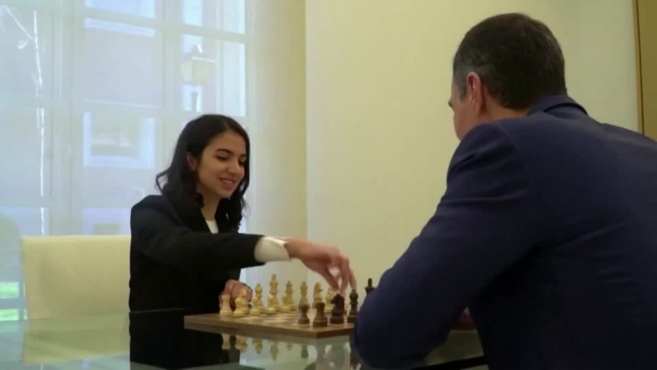 Iranian Chess Player Who Removed Hijab Gets Spanish Citizenship