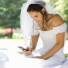 Un hombre pide el divorcio porque su esposa estaba muy ocupada enviando mensajes de texto como para tener sexo en su noche de bodas