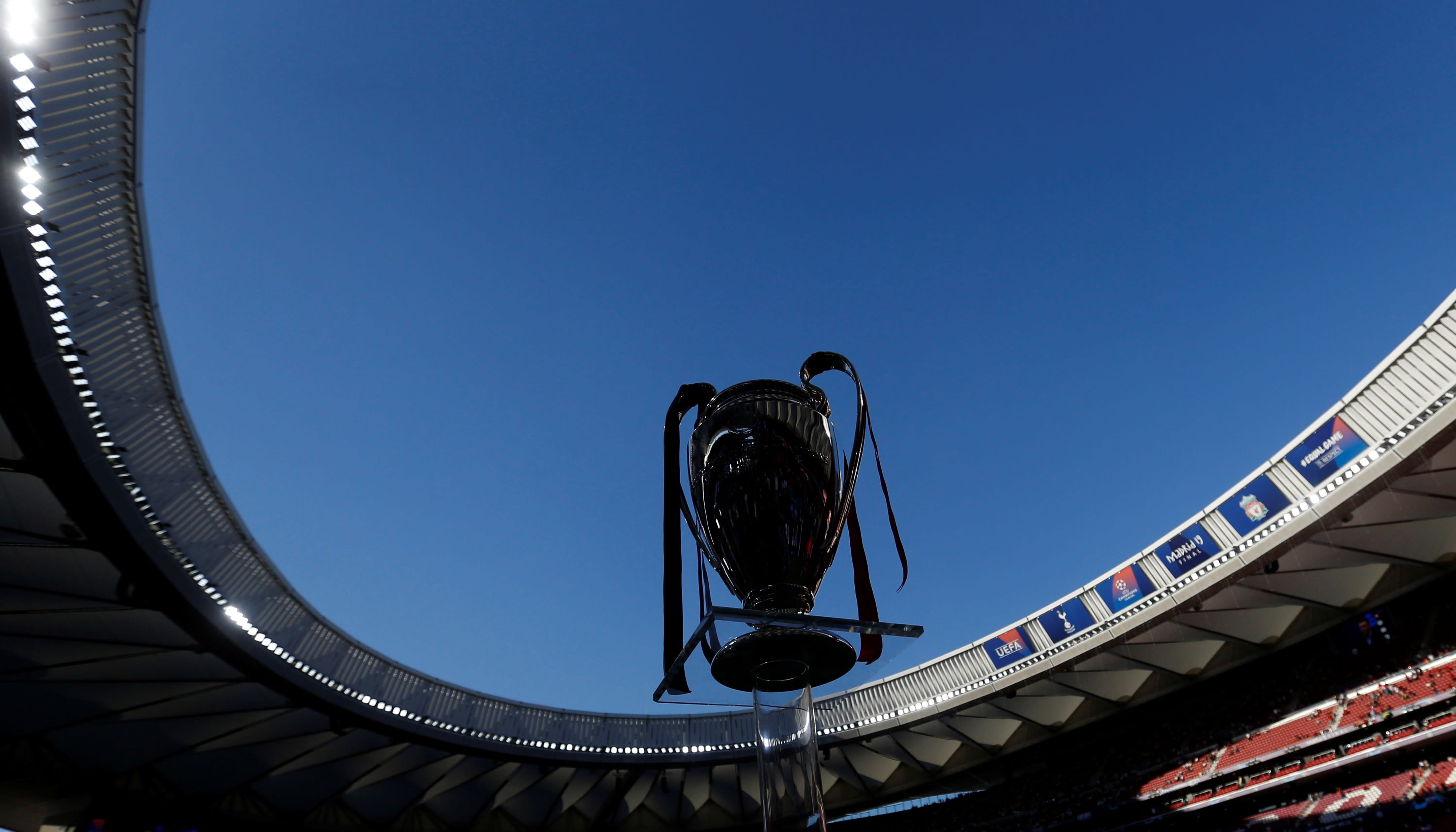 L'UEFA envisage d'organiser la finale de la Ligue des ...