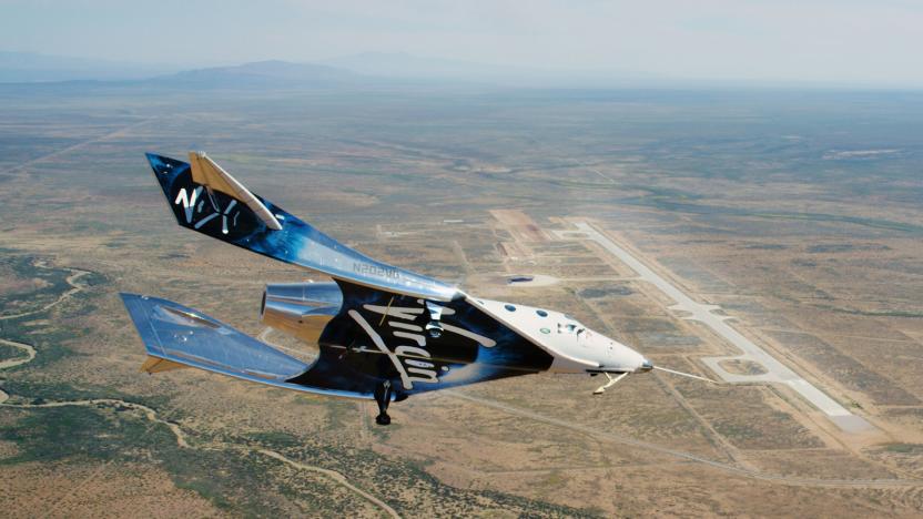 Virgin Galactic SpaceShipTwo glides toward Spaceport America