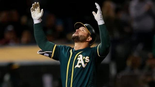 Mariners acquire Yonder Alonso from A's in first big waiver trade