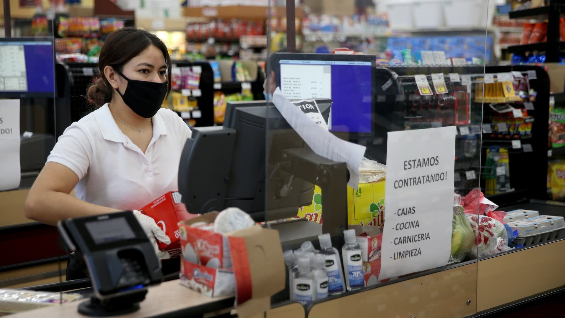 Costureros de California recibirán un sueldo mínimo por hora a partir de  2022