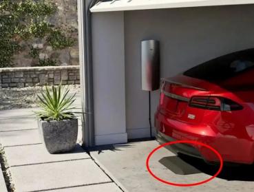 停到車庫就自動充電！Tesla 首席設計師證實無線充電已在開發中