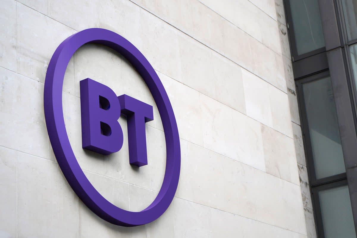 Les opérateurs d’appels d’urgence 999 devraient sortir pour la première fois en grève contre le salaire de BT