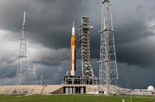 NASA's next-generation moon rocket, the Space Launch System (SLS) with the Orion crew capsule perched on top, stands on launch complex 39B as rain clouds move into the area before its rescheduled debut test launch for the Artemis 1 mission at Cape Canaveral, Florida, U.S. September 2, 2022.  REUTERS/Joe Skipper