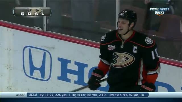 Ryan Getzlaf snaps one past Niemi top-shelf