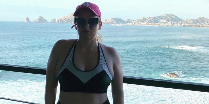 Rebel Wilson Flaunts Sculpted And Toned Abs In A Sports Bra And Bike Shorts
