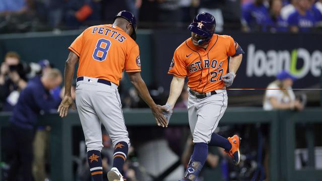 ALCS: José Altuve and Astros beat Rangers in Game 3 - Los Angeles