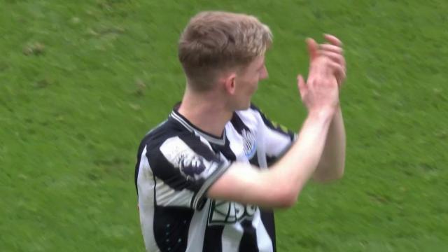 Gordon sent off for second yellow card v. West Ham