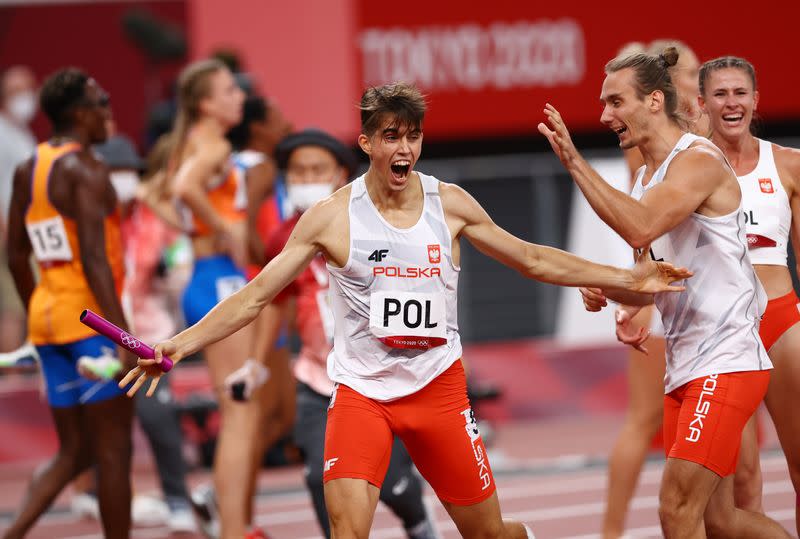 Olympic-Athlete-Poland wygrywa pierwszą sztafetę mieszaną 4x400m