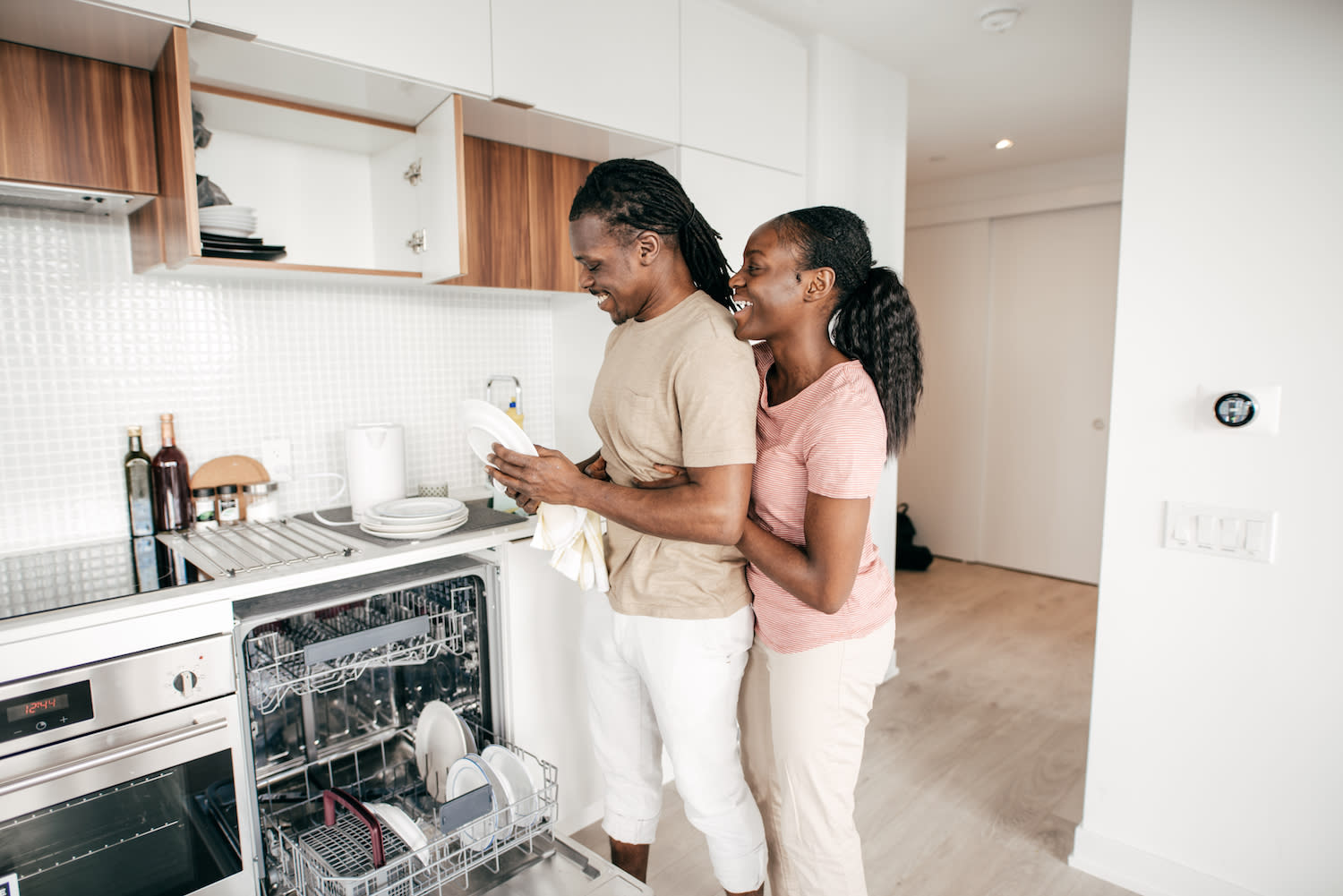 Couples Who Wash Dishes Together Have Better Sex 