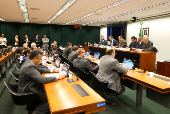 Brasília - Reunião da Comissão Parlamentar de Inquérito da Funai e Incra 2 para discutir e votar o parecer do relator (Marcelo Camargo/Agência Brasil)