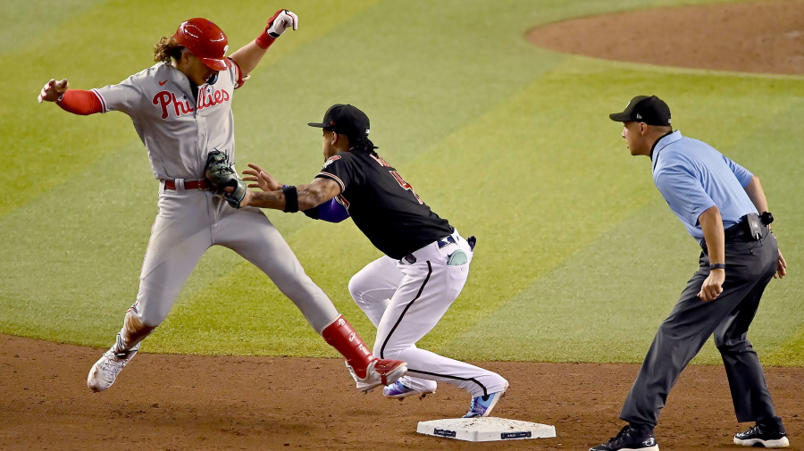 Diamondbacks stun Phillies, even up NLCS with Kimbrel meltdown