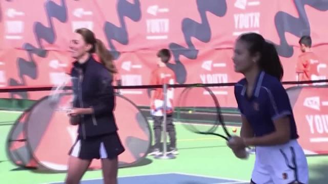 Kate plays tennis with Emma Raducanu