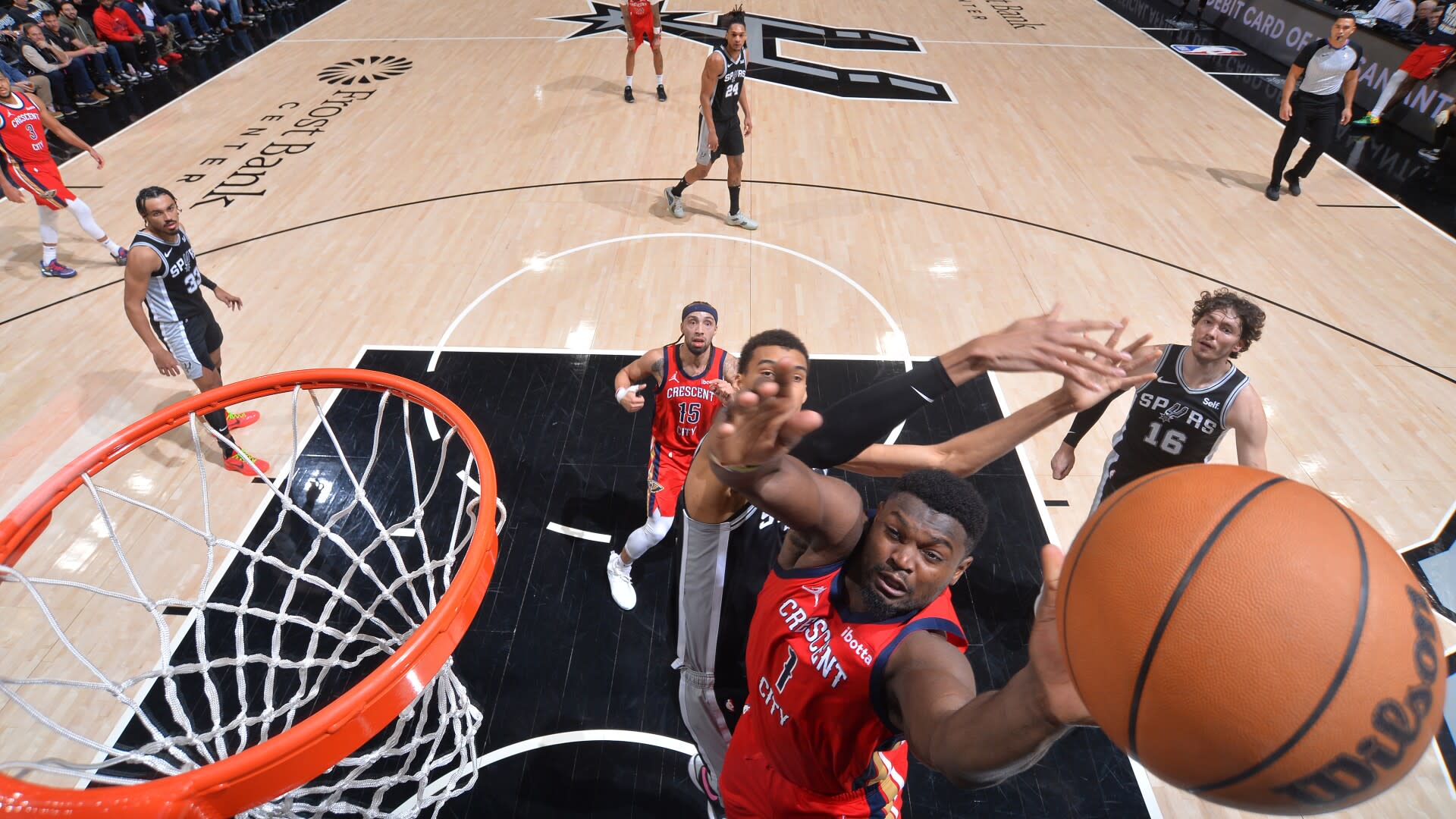 Watch Zion Williamson cap 33-point night with game-winning layup as Pelicans overcome Spurs