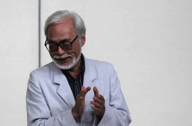 Japanese director Hayao Miyazaki claps his hands after a news conference held to announce his retirement from film in Tokyo September 6, 2013. Miyazaki, known for animated films like the Oscar-winning "Spirited Away", said he would retire following the release of his latest movie "The Wind Rises". REUTERS/Yuya Shino  (JAPAN - Tags: ENTERTAINMENT)