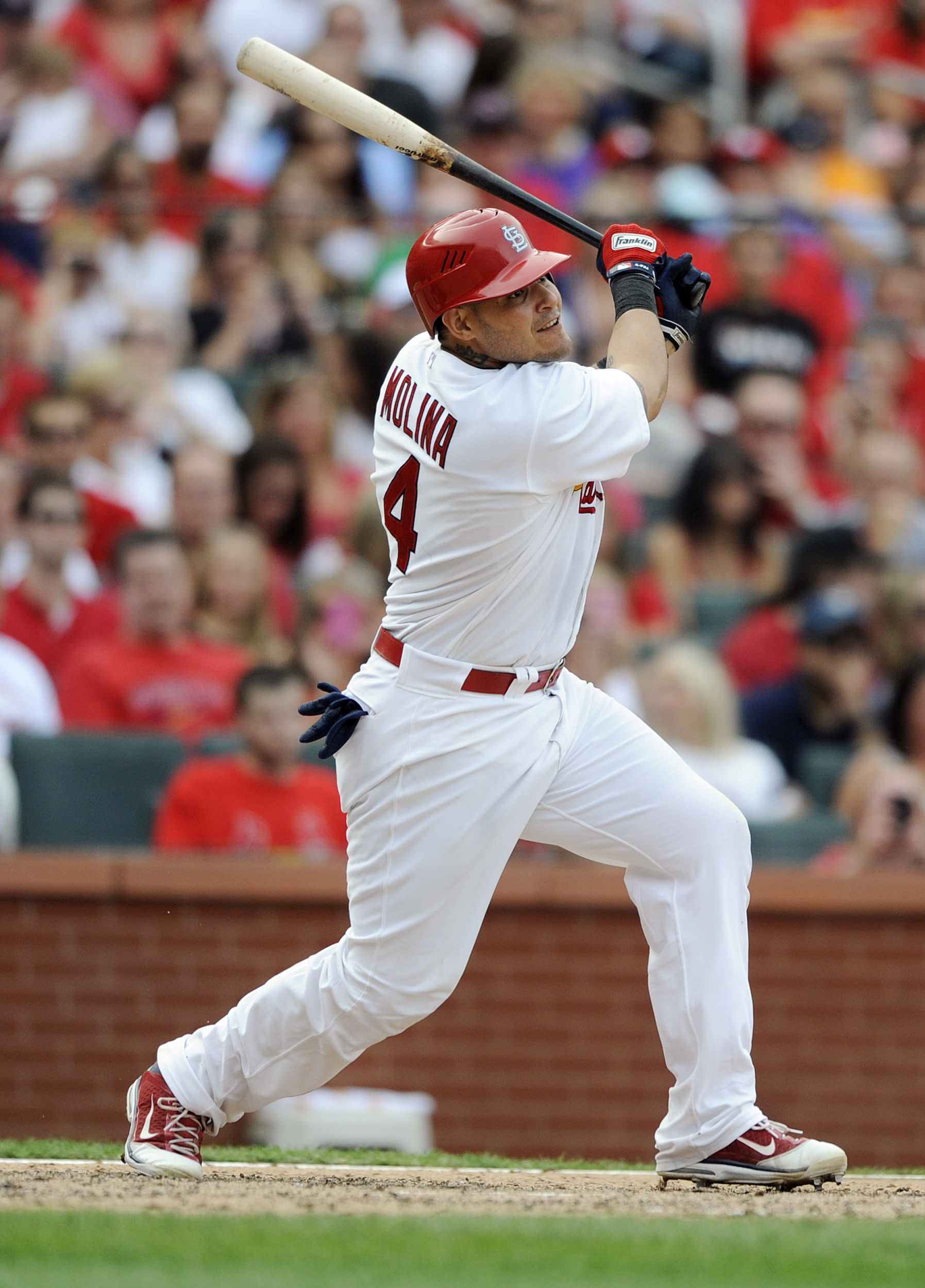 Molina helps Cardinals to 5-4 win over Pirates