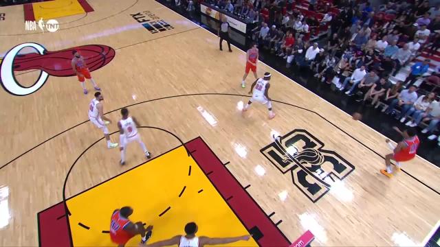 Eugene Omoruyi with an assist vs the Miami Heat