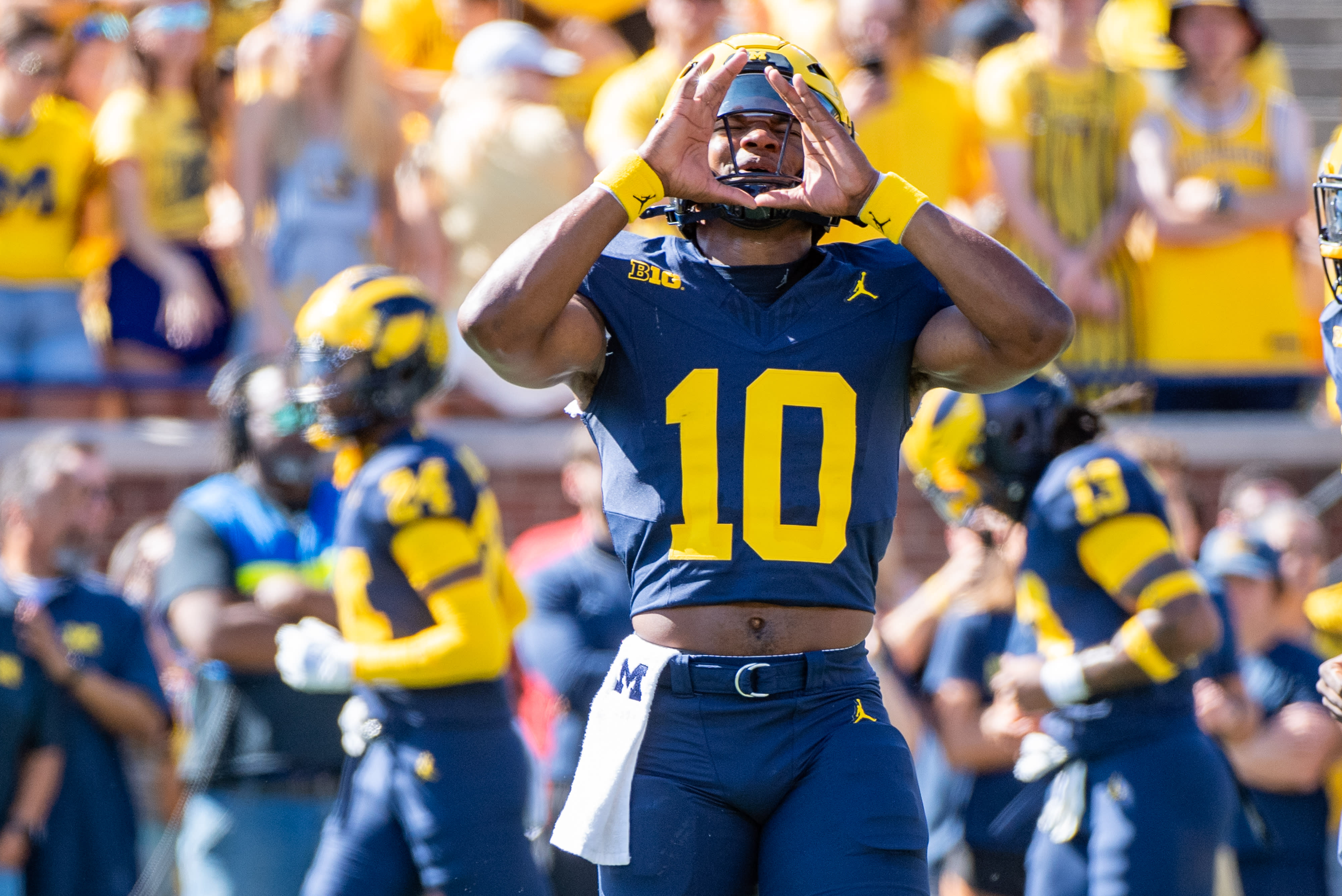 College football updates: Rude welcome to Big House for USC