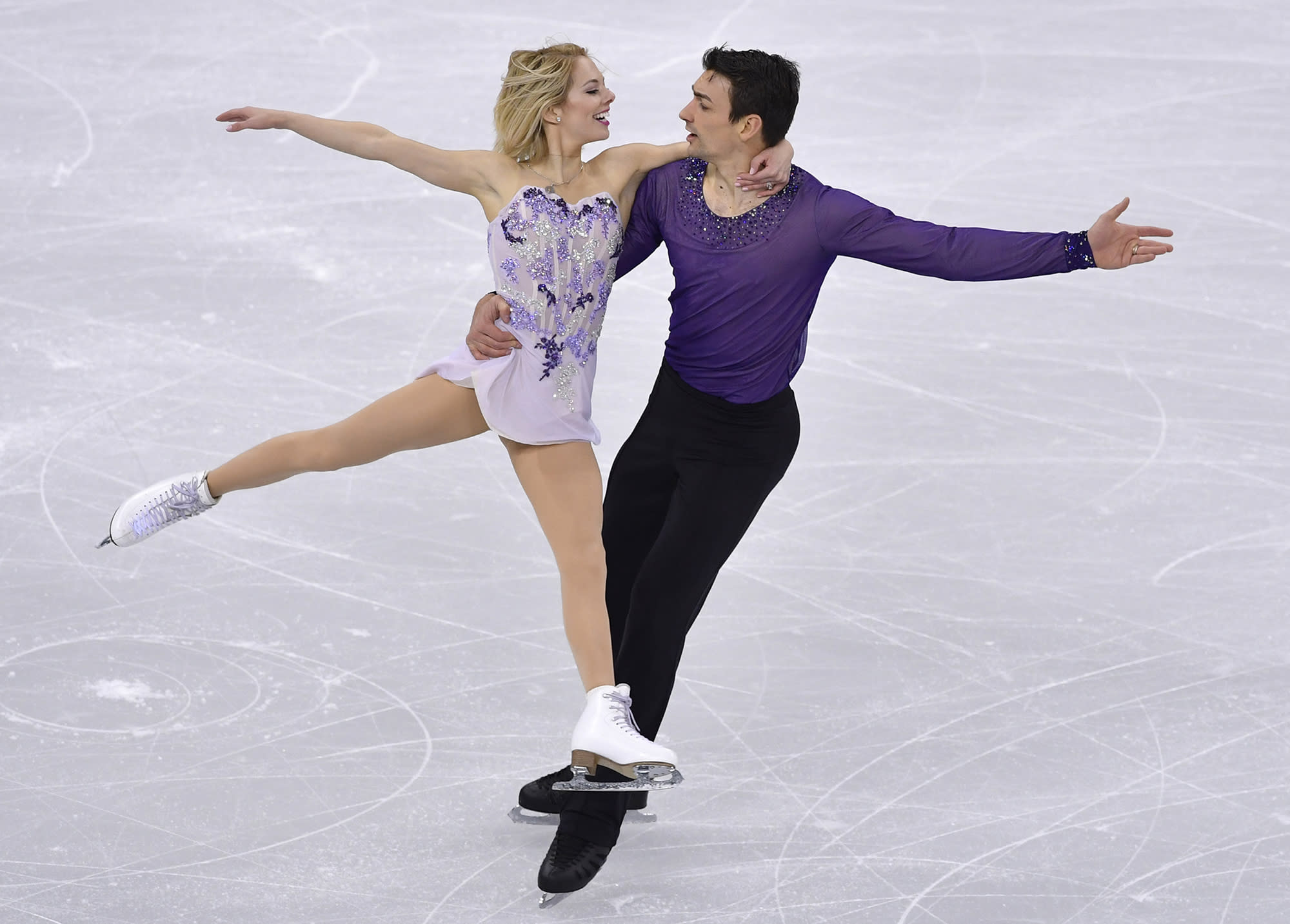 8 Olympic Ice Skating Pairs Who Are Couples in Real Life