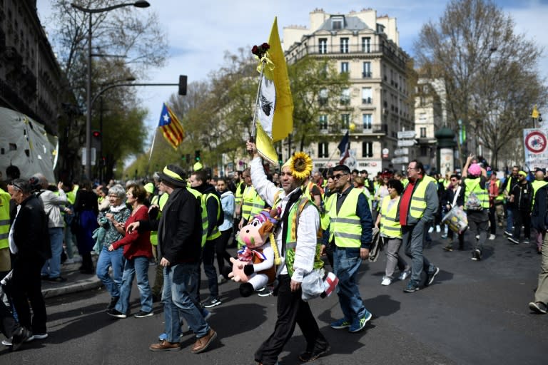 La Crise Des Gilets Jaunes En Dix Dates