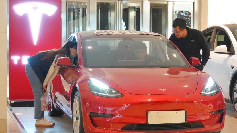 YANTAI, CHINA - OCTOBER 17, 2021 - A customer selects a car at a Tesla Experience store in Yantai, East China's Shandong Province, Oct. 17, 2021. In September 2021, Tesla China set a new record of 56,006 vehicles. (Photo credit should read Tang Ke / Costfoto/Barcroft Media via Getty Images)