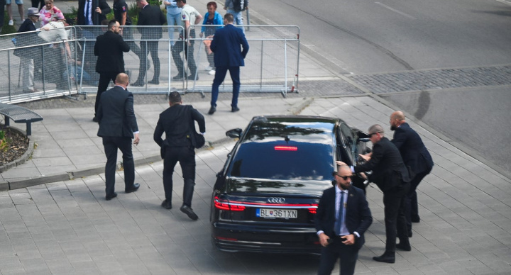 
Slovakia prime minister in 'life-threatening condition' after being shot
The Slovak prime minister, an ally of Vladimir Putin, has reportedly been shot 'multiple times' and is in a serious condition in hospital. 
Suspect detained  »