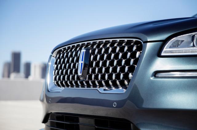 Lincoln Corsair grille