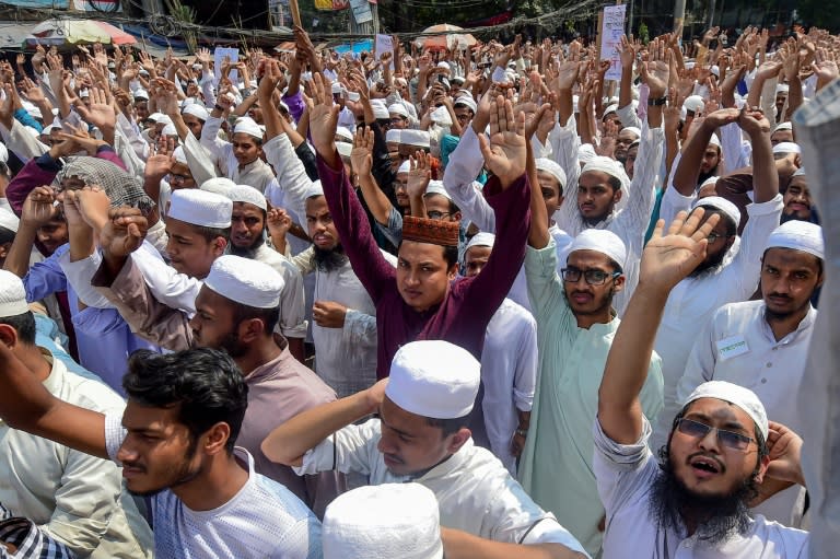 Angry Police Porn - Thousands protest against Bangladesh police after deadly ...