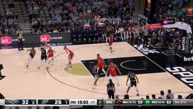 Devin Vassell with a dunk vs the New Orleans Pelicans