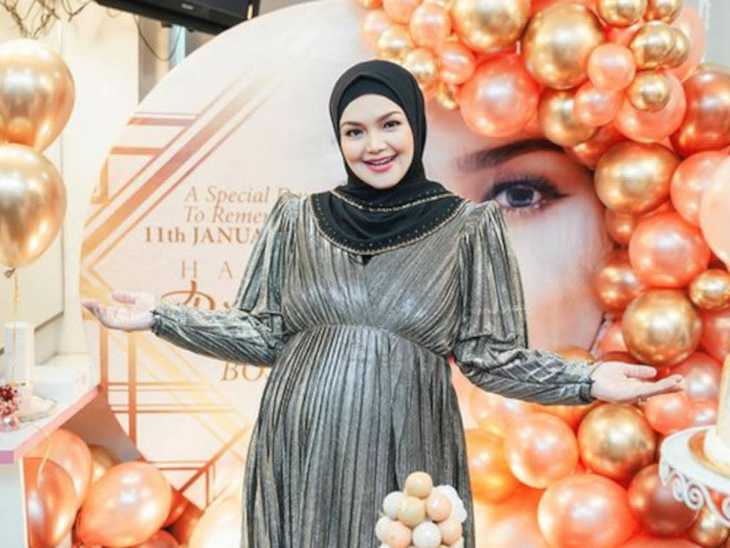 Siti Nurhaliza Warns Fans Of Fake Social Media Accounts That Have Been