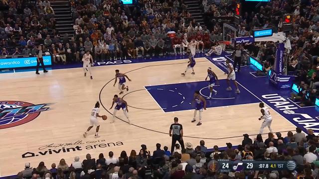 Rudy Gay with a last basket of the period vs the Cleveland Cavaliers