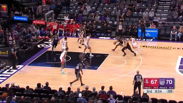 Domantas Sabonis with a dunk vs the Houston Rockets