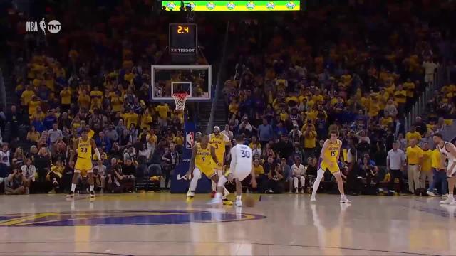 Steph with a last basket of the period vs the Los Angeles Lakers