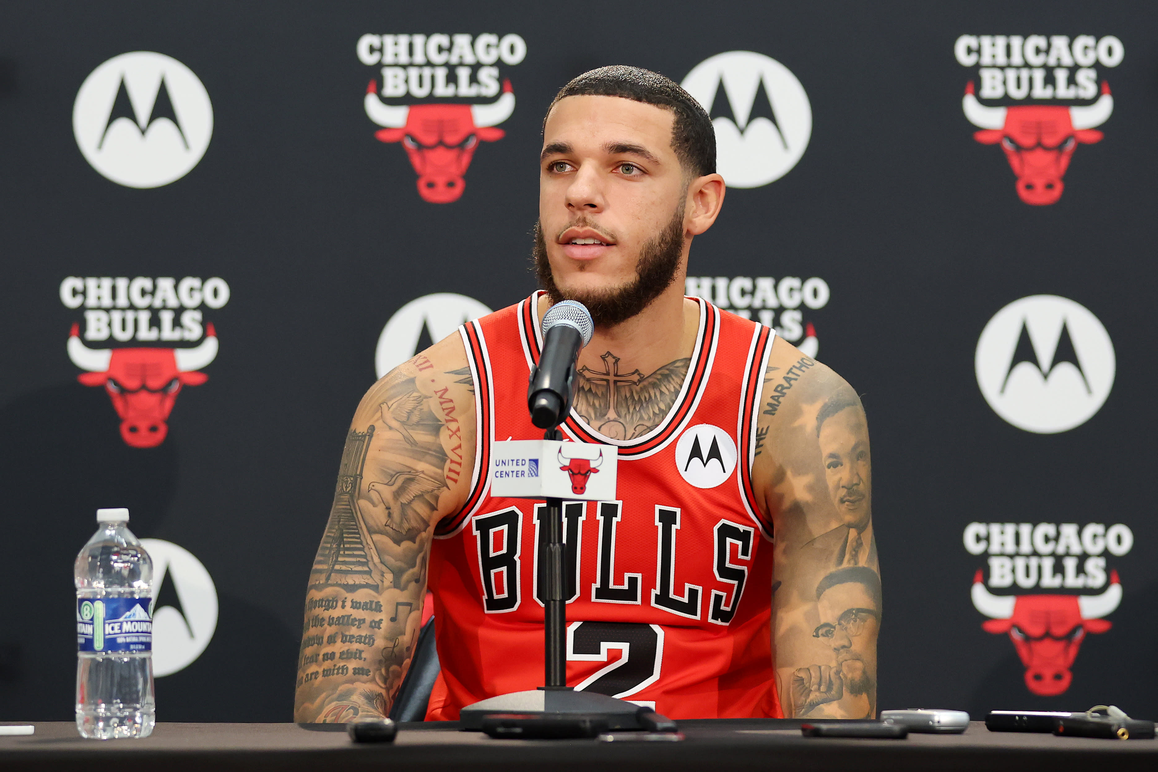 Bulls' Lonzo Ball picks up $21.4 million option for 2024-25 season amid knee concerns