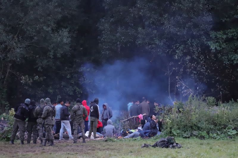 Polska buduje ogrodzenie, podwaja liczebność oddziałów na granicy białoruskiej