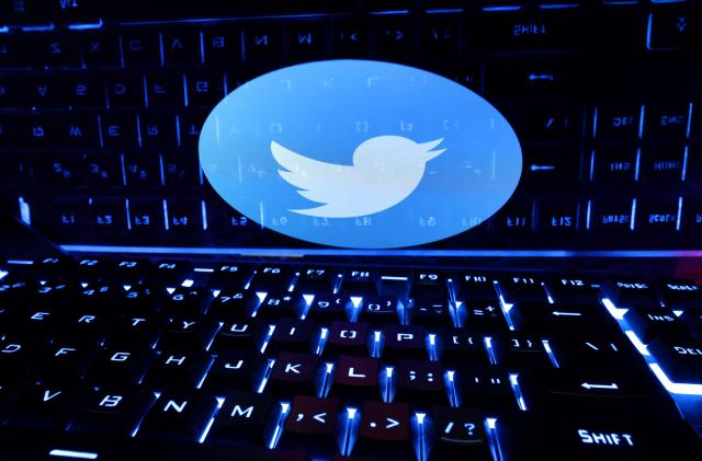 A keyboard is placed in front of a displayed Twitter logo in this illustration taken February 21, 2023. REUTERS/Dado Ruvic/Illustration