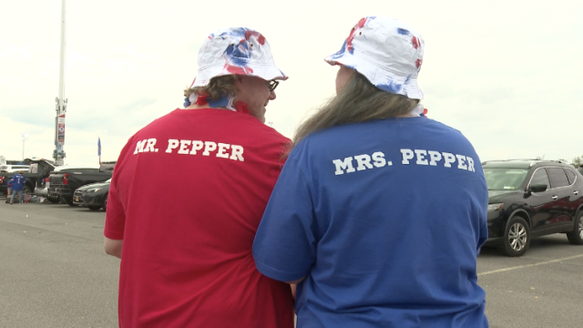 Steelers fanatics get married during tailgate outside Acrisure Stadium -  CBS Pittsburgh