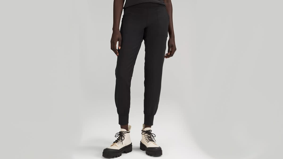 WSJ article on lululemon says men are obsessed with these pants